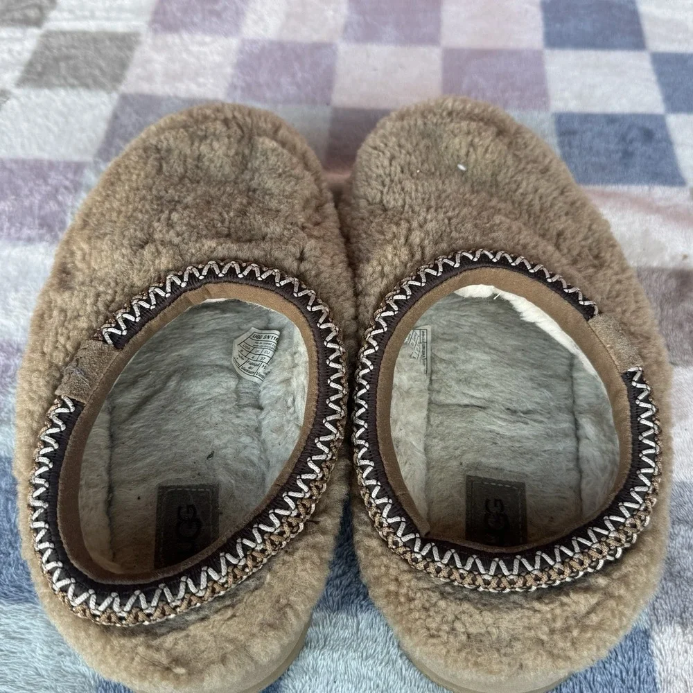 Size 5 - CHESTNUT UGG‎ MAXI CURLY TAZZ SHEEPSKIN SLIPPERS 1167810K